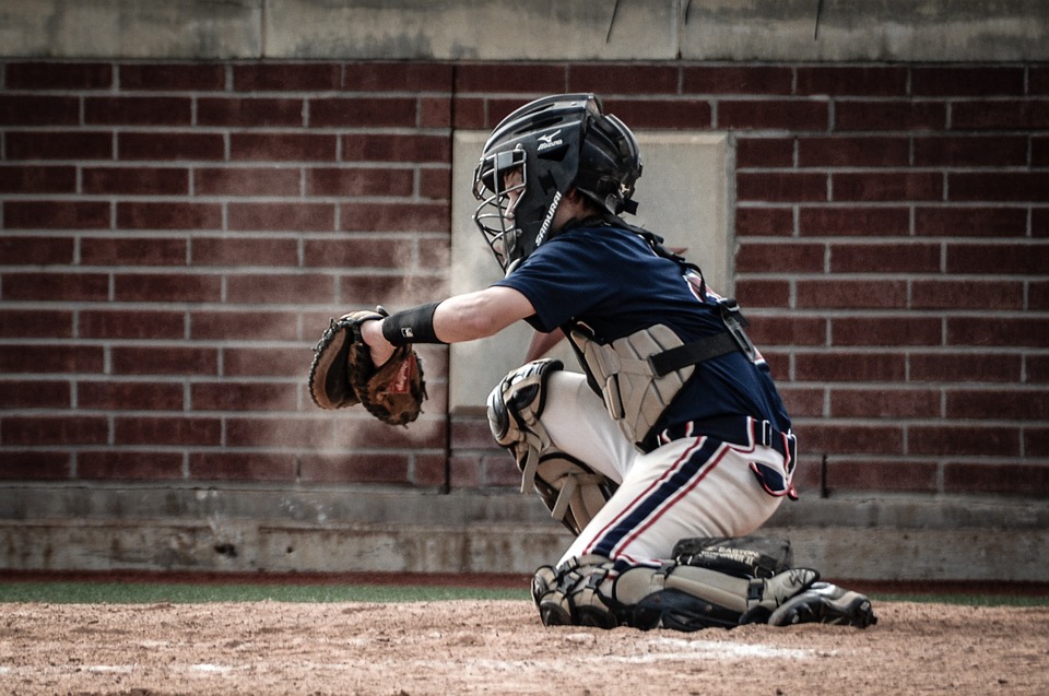 Under Armour Youth 2-Tone Baseball//Softball Catcher/'s Helmet Navy